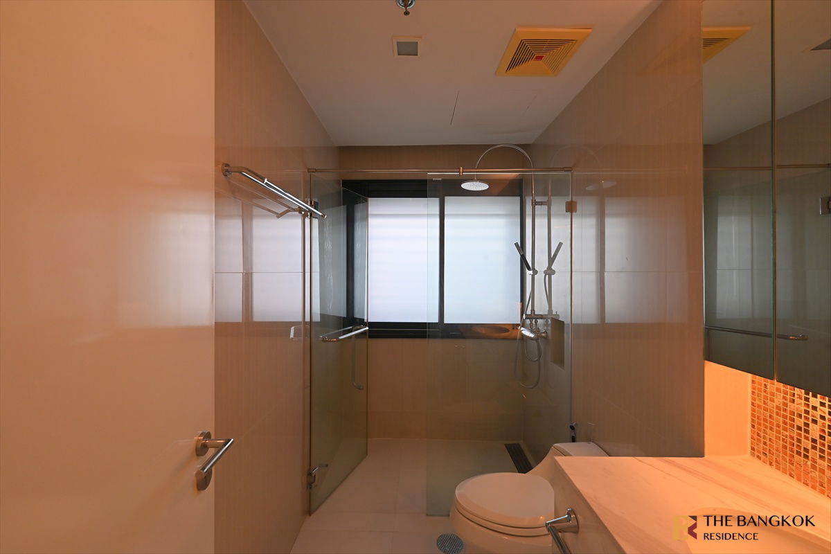 picture Circle Living Prototype 🌟 Stylish Unit with Triple Panoramic View 🏙️ Near MRT Phetchaburi - 14/17