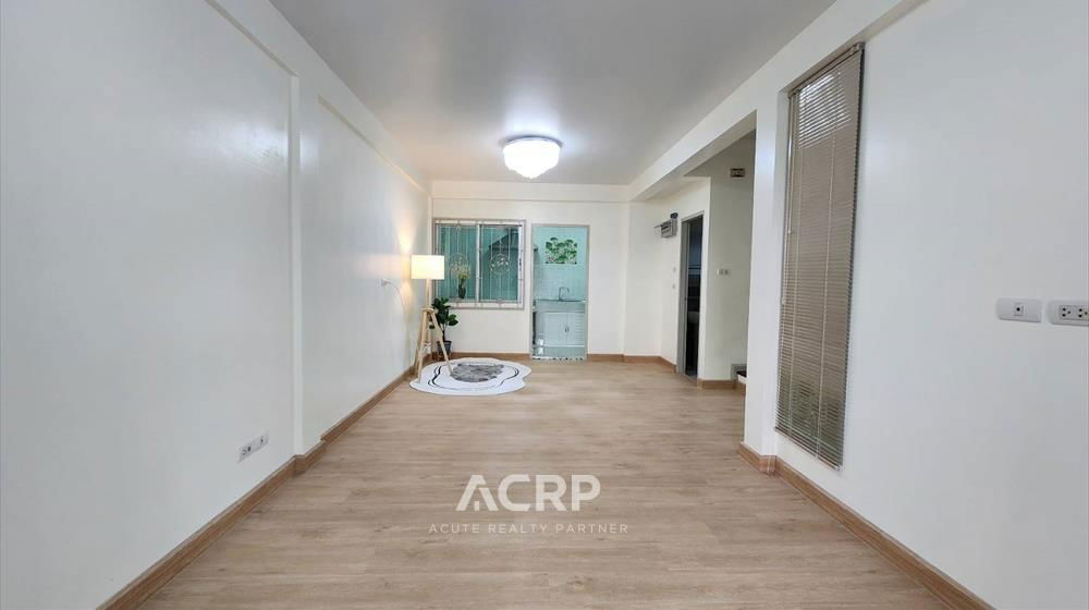 picture 3-story townhome for sale, newly renovated, Supalai Sukhumvit-Srinakarin, in good condition - 6/19