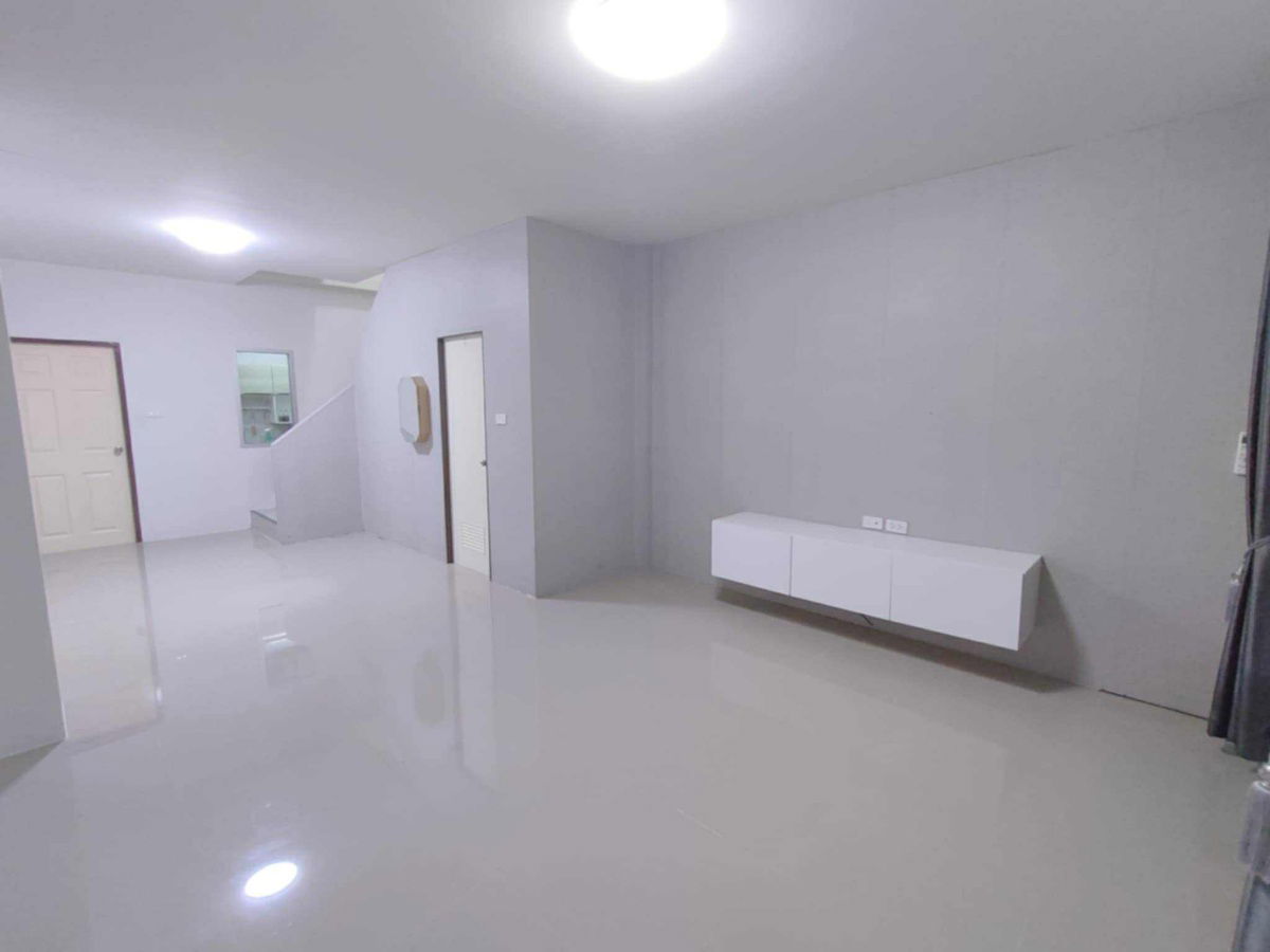 picture UK07-013📣📣 #Townhouse for sale, 2 floors 🔥Extension at the back of the house with built-in kitchen - 4/16