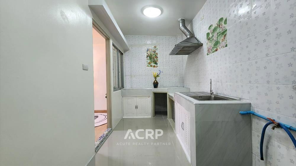 picture 3-story townhome for sale, newly renovated, Supalai Sukhumvit-Srinakarin, in good condition - 8/19
