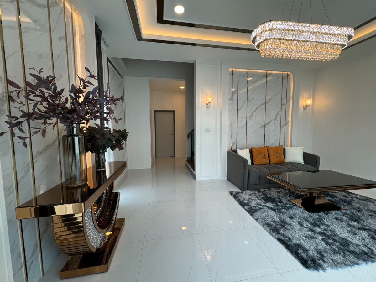 picture For Sale The City Bangna - A Luxurious Corner House on the Main Road. - 4/27