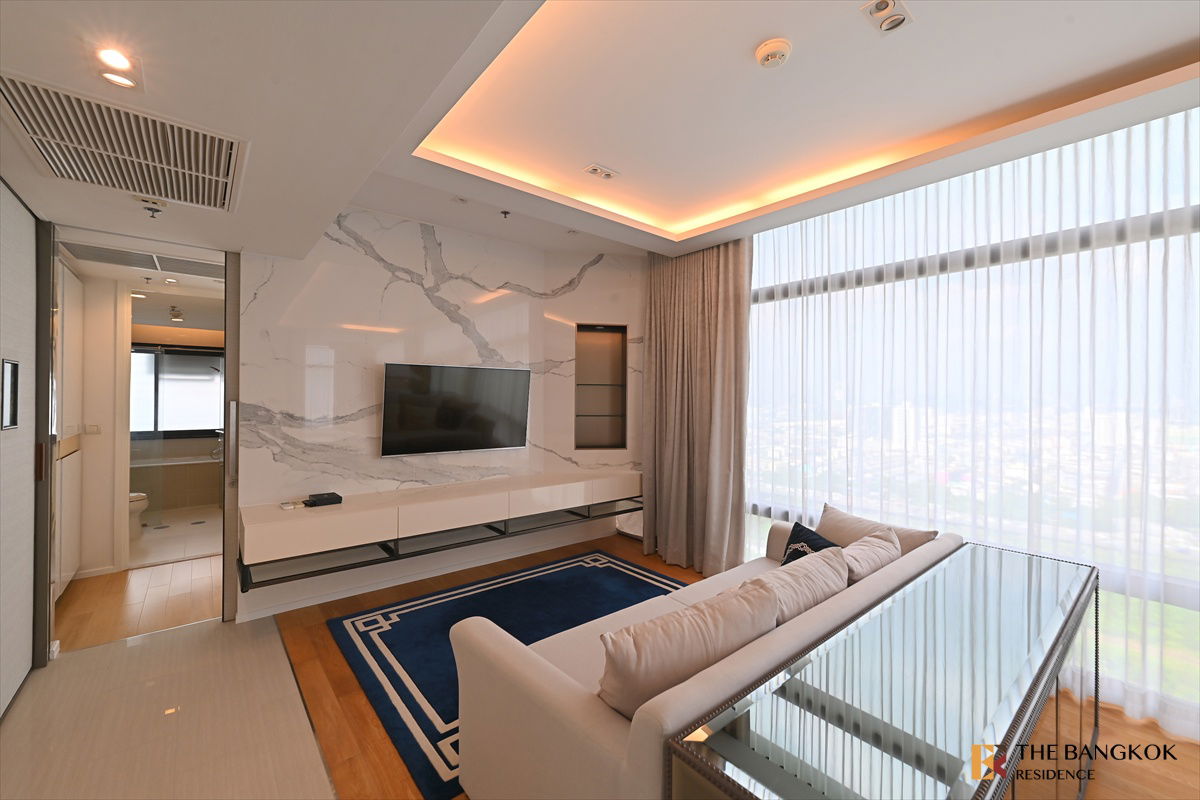 picture Circle Living Prototype 🌟 Stylish Unit with Triple Panoramic View 🏙️ Near MRT Phetchaburi - 2/17