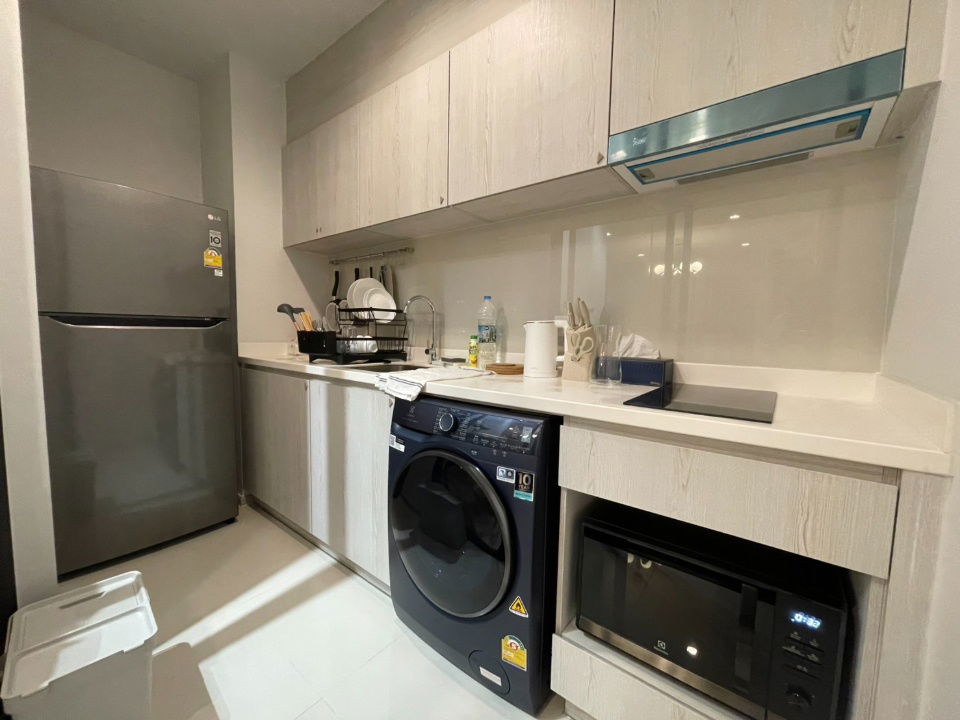 picture Condo for sale, Life One Wireless, high floor, 2 bedrooms, fully furnished and ready to move in. Great location near shopping mall  SW002851 - 7/17