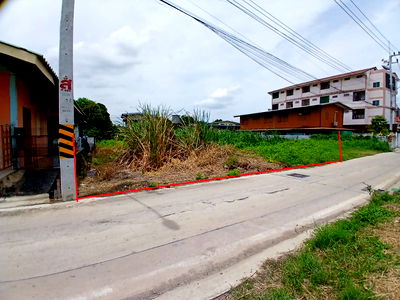 Land for sale Pathumthani : Land for sale in Soi Kochasarn 3 142 sq. Wah near Thammasat   Rangsit Tel. 0999983897