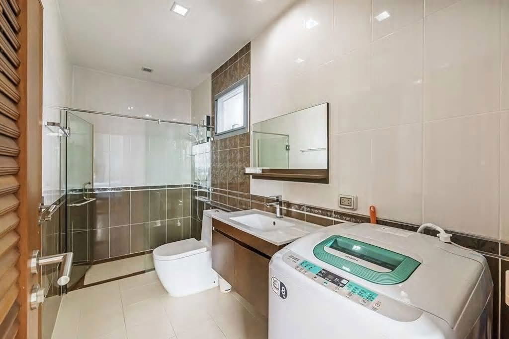 picture UK06-039 🎯 Condo for rent by the sea - A (corner room, sea view) 📍 Bang Saen, Chonburi Province 💰 Rental price 33,000 baht / month - 5/11