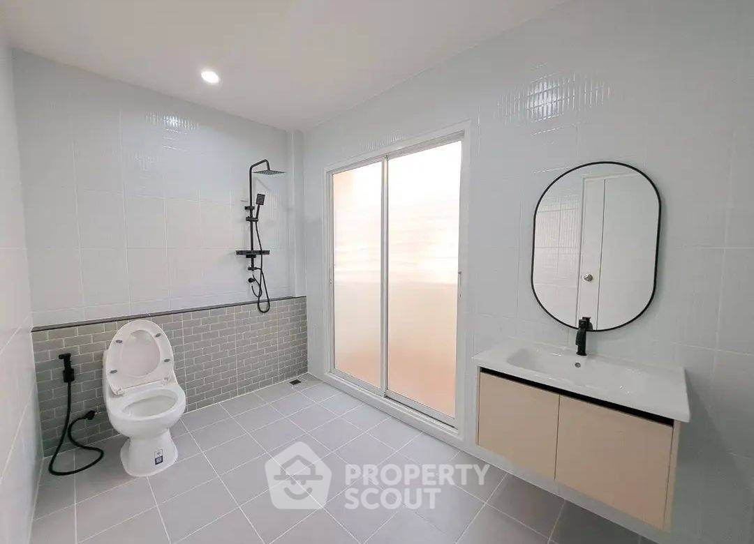 picture 3-BR House near MRT Yaek Tiwanon (ID 2165608) - 11/18