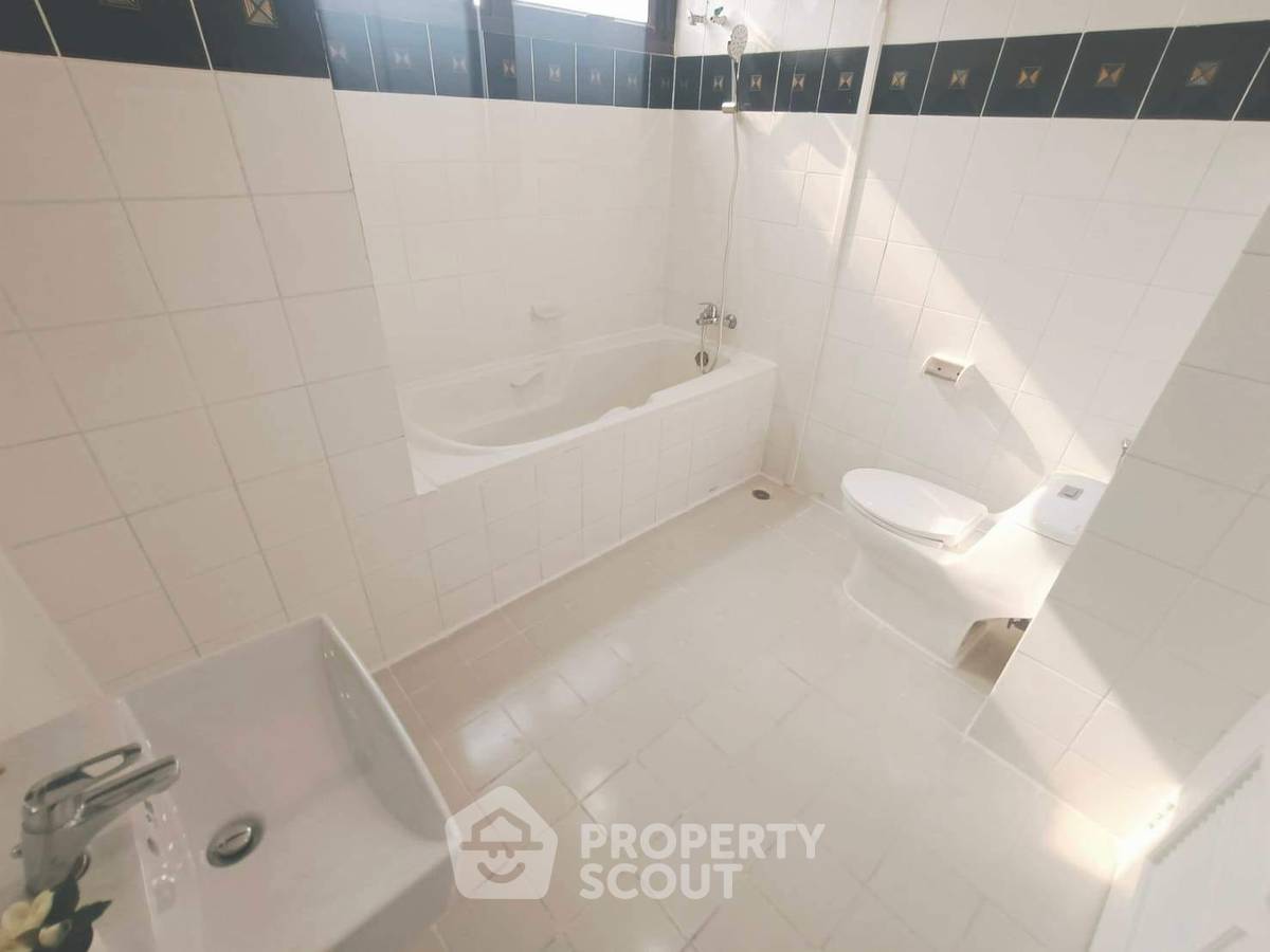 picture 2-BR Condo at The Waterford Park Sukhumvit 53 Condominium near BTS Thong Lor (ID 1801674) - 27/34
