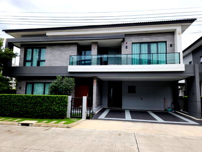 Houses for sale Bang Plee Samut Prakarn : For Sale The City Bangna - A Luxurious Corner House on the Main Road.