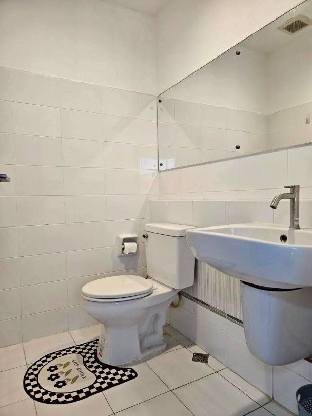 รูป ขายบ้าน กรุงเทพกรีฑา ซ.7 " บ้านใหม่พระรามเก้า-ศรีนครินทร์ " ติดแอร์ทั้งหลัง พร้อมเฟอร์นิเจอร์ และฟูกที่นอนอย่างดีทุกห้องนอน จอดรถได้ 3 คัน - รูปที่ 8/21