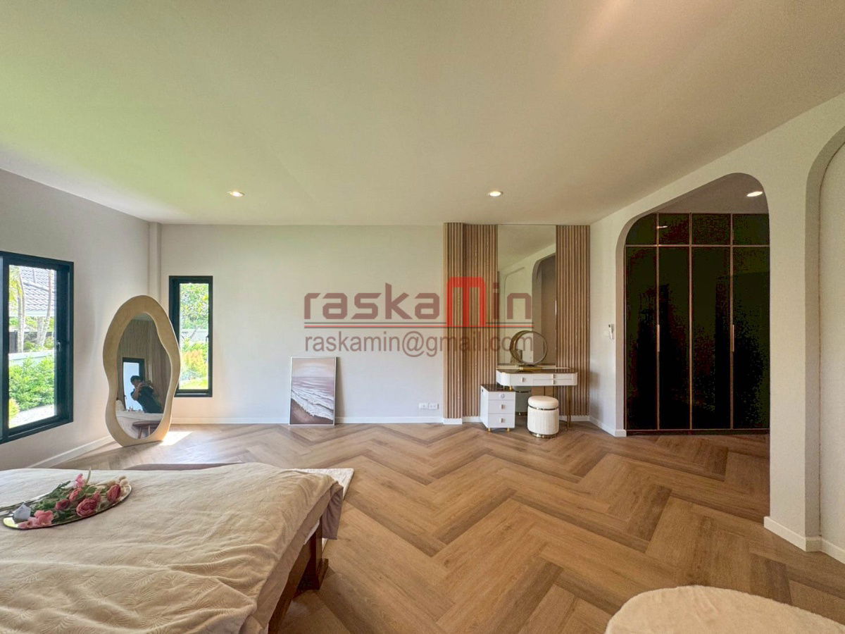 picture House for Sale with Spacious Living Area - 37/49