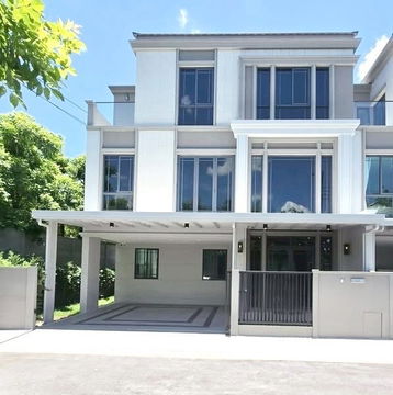 Luxury 3-Storey Townhome Corner unit for extra privacy – no opposite neighbors ✅Company registration allowed