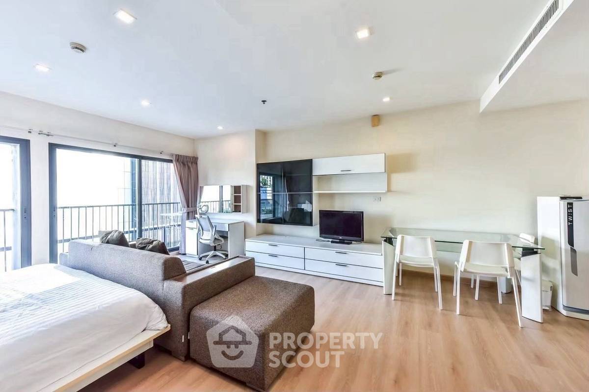 picture Studio Condo at Noble Remix near BTS Thong Lor (ID 2253579) - 1/10