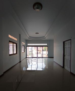 บ้านเดี่ยว เนื้อที่ทั้งหมด 300 ตารางเมตร เลขที่ 214/8 หมู่บ้านแสงดีวิลล่า ตำบลท่าโรงช้าง อำเภอพุนพิน สุราษฎร์ธานี ราคา 2,684,000 บาท