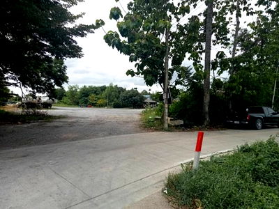 Land for sale Wat Manorom School : Urgent Land for Sale – Ready for Development