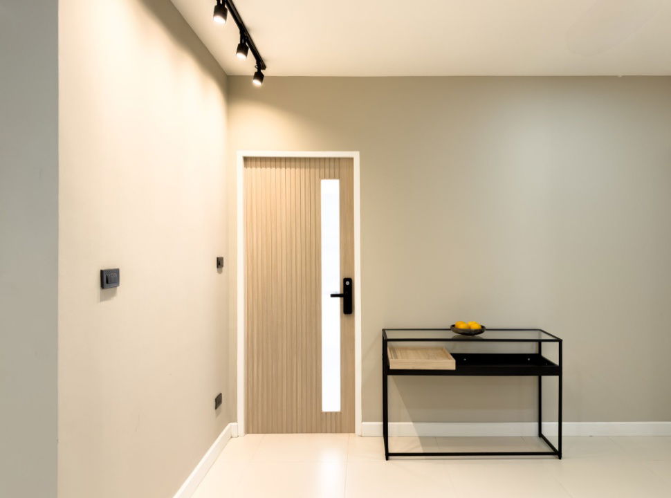 picture House for Sale in Kwan Wieng. Warm-toned 4-bedroom home, fully furnished with electrical appliances.  SW002852 - 25/34