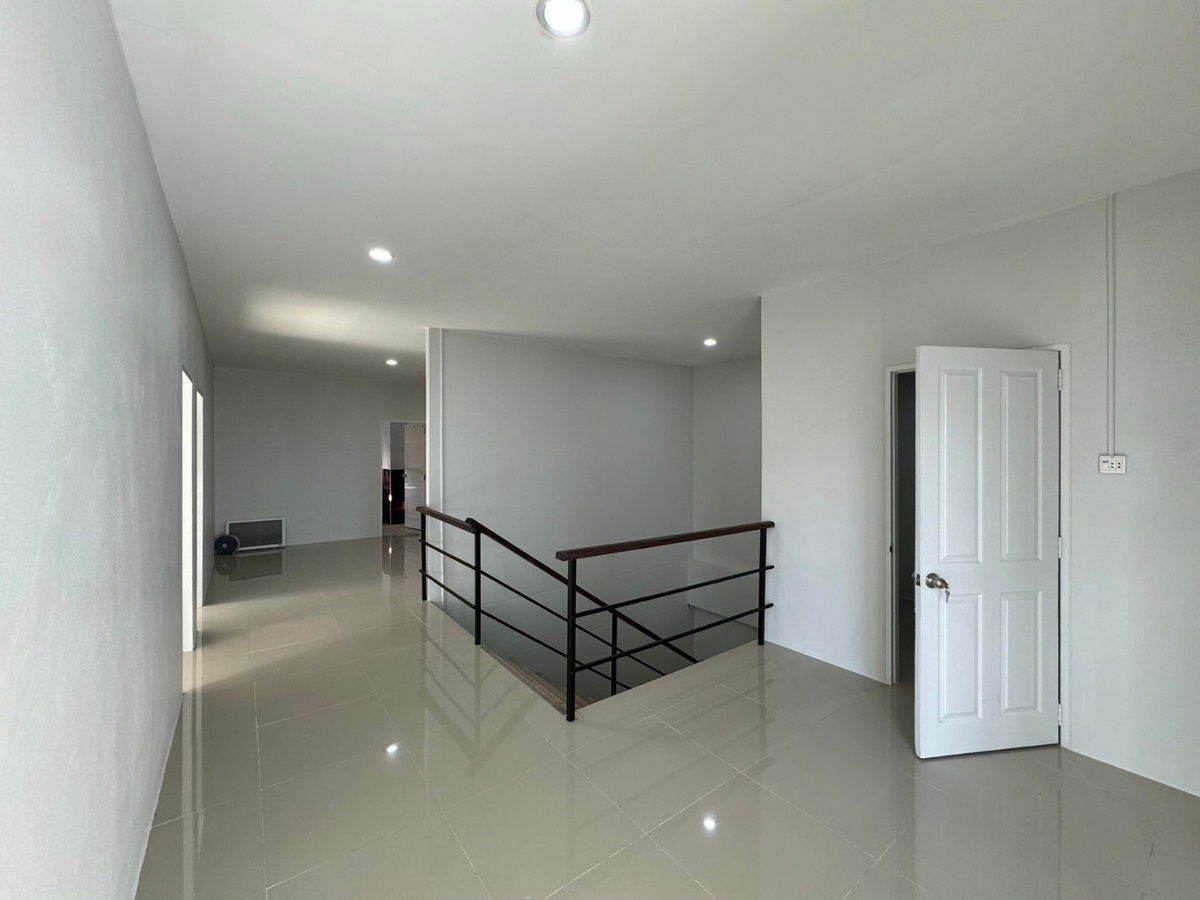 picture UK06-050 🔥 Urgent! 3-story home office for rent in the heart of Amata Nakorn, Chonburi 🔥 💼 Rent 90,000 baht/month  - 16/17