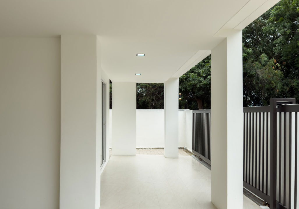 picture House for Sale in Kwan Wieng. Warm-toned 4-bedroom home, fully furnished with electrical appliances.  SW002852 - 24/34