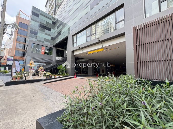 15 Sukhumvit Residences
