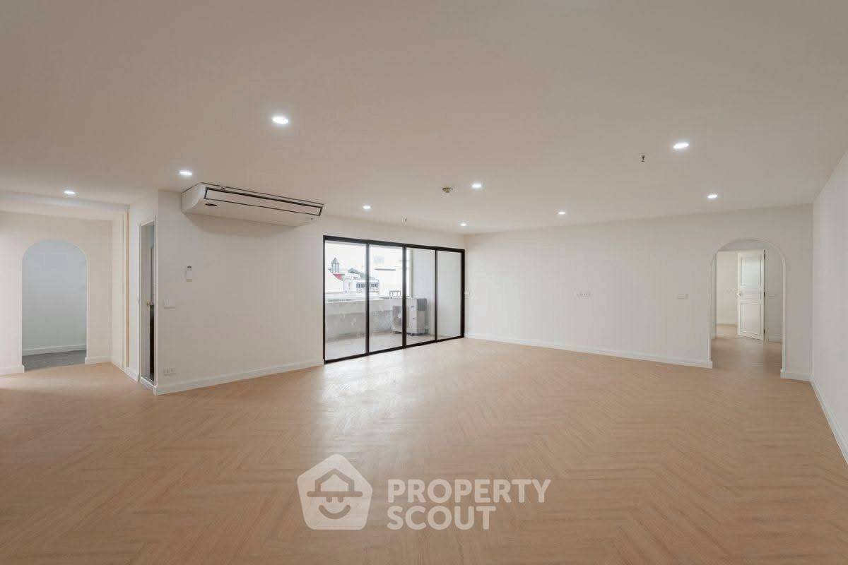 picture 3-BR Condo at Prestige Towers Condominium near MRT Sukhumvit (ID 2065052) - 1/12