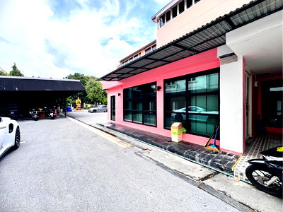 Retail spaces for rent Sukhumvit Road : Office space for rent Sukhumvit 55 near Starbucks Thonglor (N.1727)