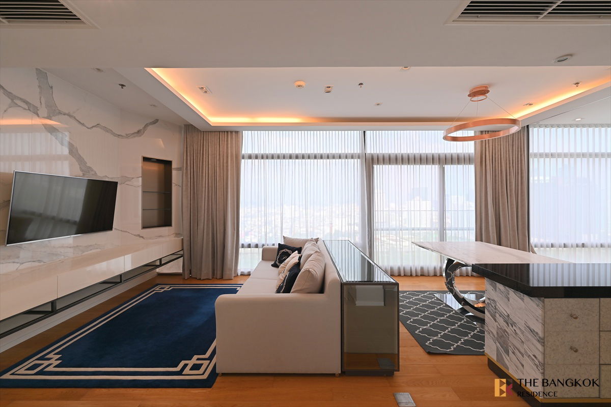 picture Circle Living Prototype 🌟 Stylish Unit with Triple Panoramic View 🏙️ Near MRT Phetchaburi - 6/17