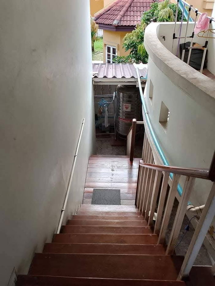picture Sale, 91 SQ.W., located in Muang Ek Village, Project 6, with 7 rooms. Great location near shopping malls and university - 9/11