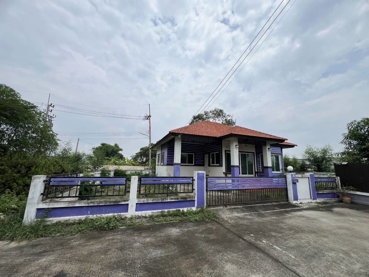 รูป บ้านเดี่ยว เนื้อที่ทั้งหมด 303.2 ตารางเมตร 99/6 ม.สบายดี ตำบลท่าไข่ อำเภอเมืองฉะเชิงเทรา ฉะเชิงเทรา ราคา 2,970,000 บาท - รูปที่ 2/3