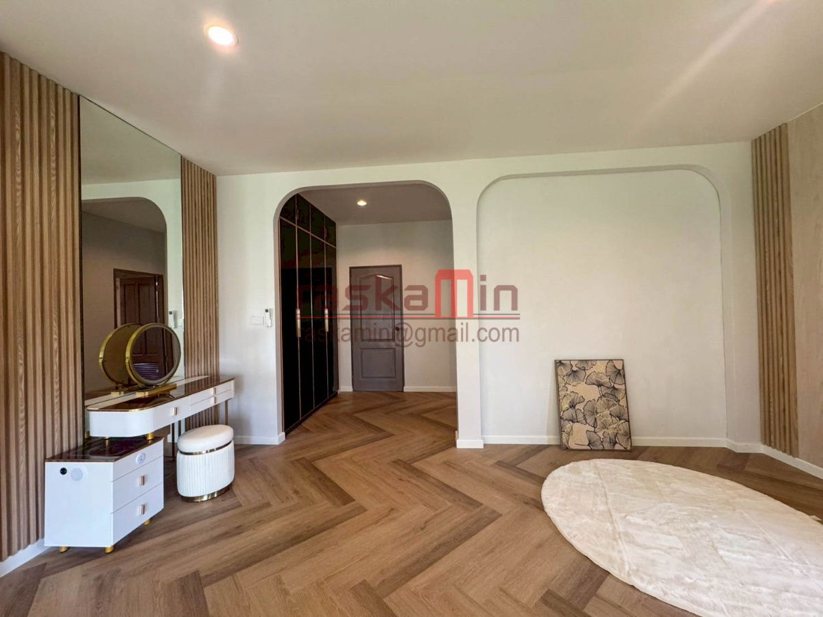 picture House for Sale with Spacious Living Area - 33/49