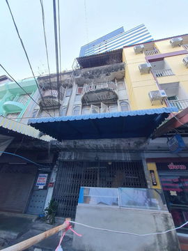 Shop house for sale, 3.5 floors, Soi Ramkhamhaeng 65 (Soi Maha Thai), special price only 3.9 million baht (N.1804)