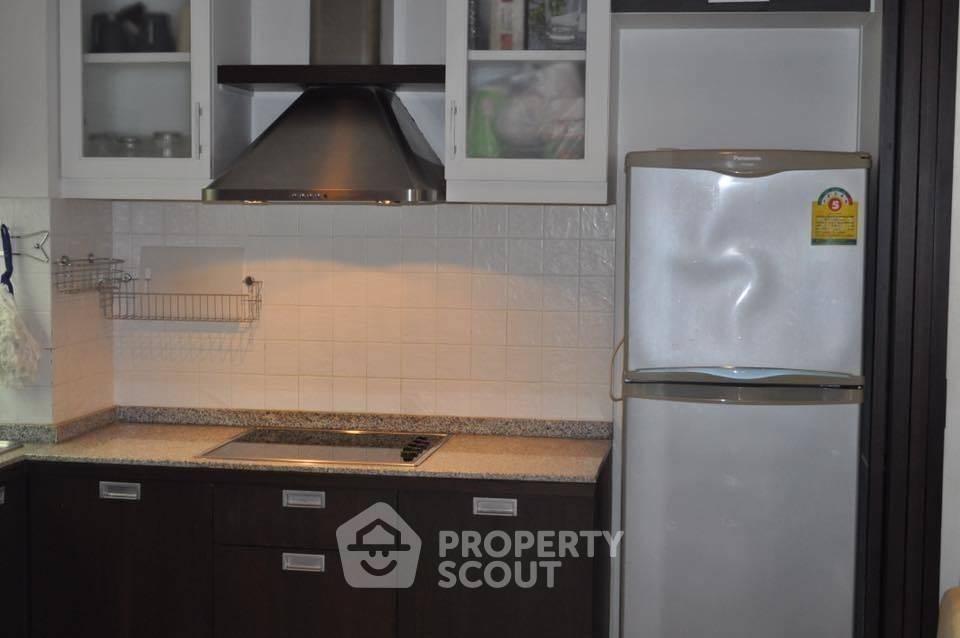 picture 2-BR Condo at Sathorn House Condominium near BTS Surasak (ID 333348) - 6/18