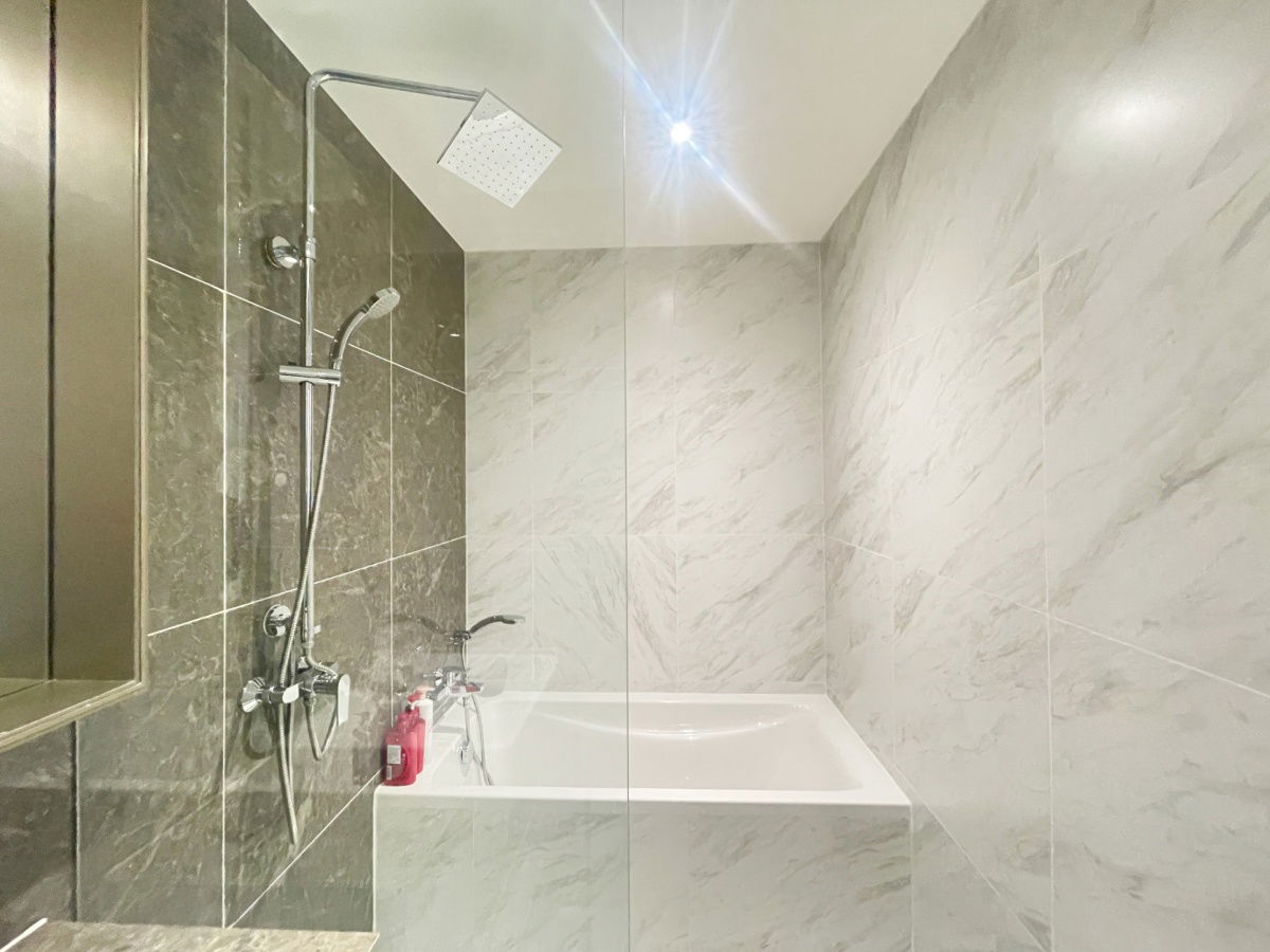 picture For rent, Fynn Asoke nearby BTS/MRT, fully furnished, with bathub . Ready to move in. - 9/13