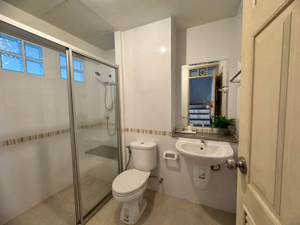picture Urgent sale, Supalai Suan Luang Rama 9 Village, very new condition, only 4.1 million (N.668) - 5/12