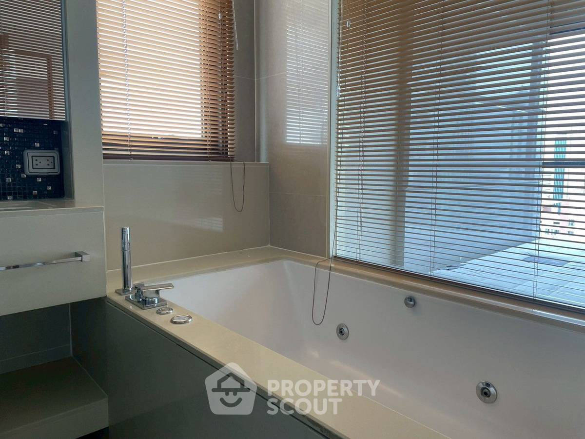 picture 2-BR Condo at The Address Sathorn near BTS Saint Louis (ID 2254361) - 7/12