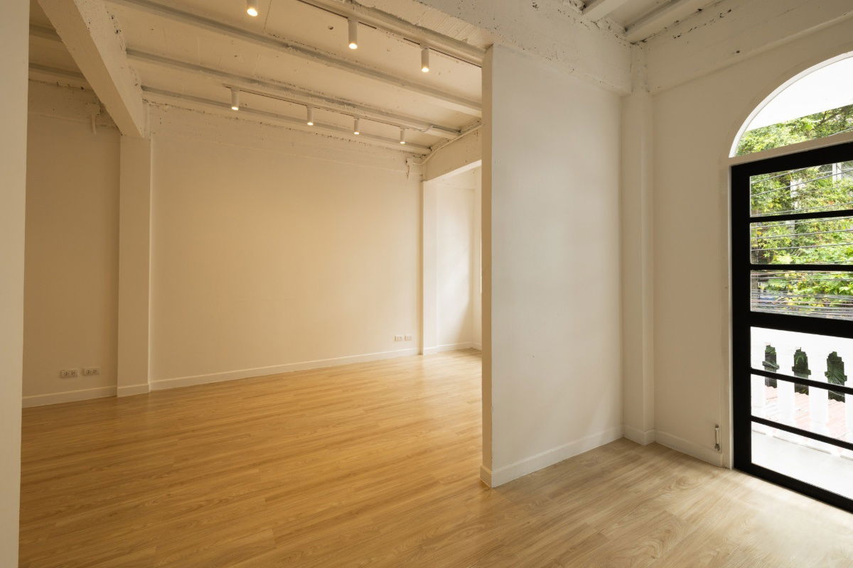 picture LTH12956 – Townhouse Home Office for Rent at Sukhumvit 49/1 Size approx. 240 sqm. Land 30 sq.w. 7 rooms 4 baths Near BTS Phrom Phong ONLY 145K/month - 10/10