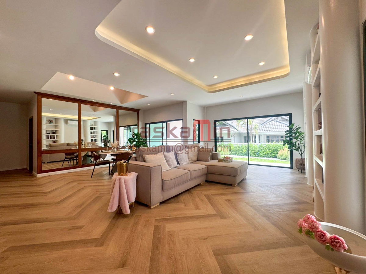 picture House for Sale with Spacious Living Area - 17/49