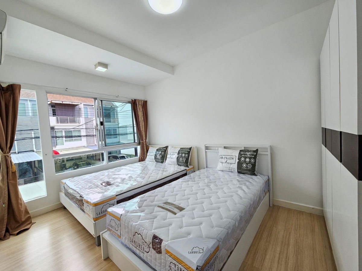 รูป 🏠#เช่าทาวน์โฮม3ชั้น หมู่บ้านBaanmai พระราม9-ศรีนครินทร์ 3ห้องนอน 3ห้องน้ำ ติดเเอร์ทั้งหลังพร้อมเฟอร์นิเจอร์ ฟูกที่นอนใหม่ทุกห้อง - รูปที่ 14/17
