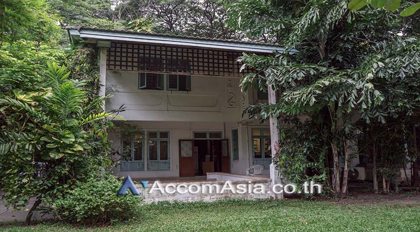 picture 🔼🔽 AccomA 📩 Home Office,Garden 4 BR House in Khlong Ton Nuea (AA26054) - 1/20
