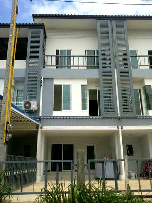 Shophouses for sale Wat Manorom School : อาคารพาณิชย์ 46.4 square meter Chonburi Si Racha Thung Suk La for 950000 THB