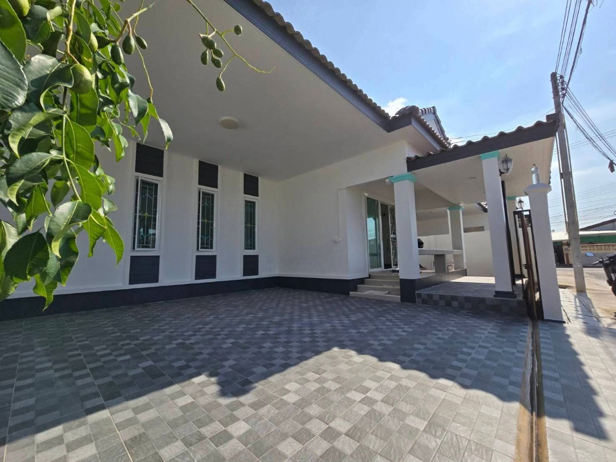รูป บ้านเดี่ยวทำเลดีสัตหีบ ราคาถูก ตรงข้ามสนามกีฬาราชนาวี  - รูปที่ 2/13