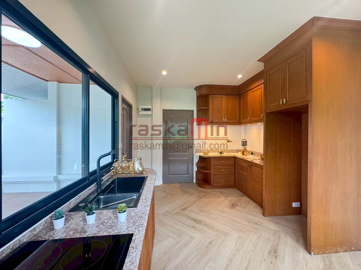 picture House for Sale with Spacious Living Area - 41/49
