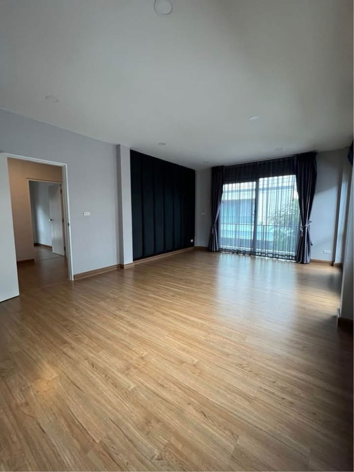 picture For rent✨ CENTRO Donmueang-Chaengwattana 🔥 Line ID @034etfin 📲 4 bedrooms 4 bathrooms - 8/9