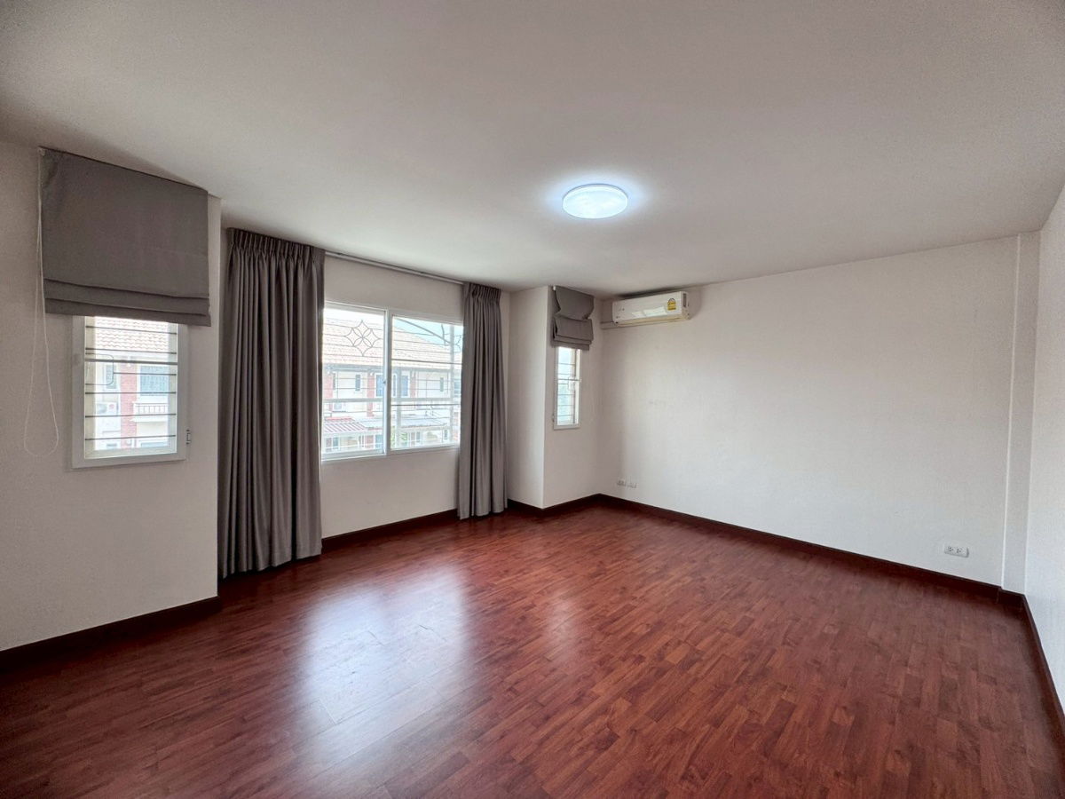 picture Urgent sale, Supalai Suan Luang Rama 9 Village, very new condition, only 4.1 million (N.668) - 11/12