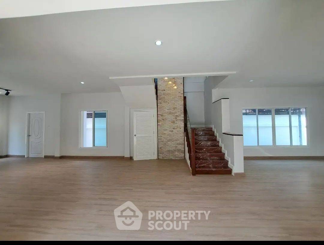 picture 3-BR House near MRT Yaek Tiwanon (ID 2165608) - 5/18