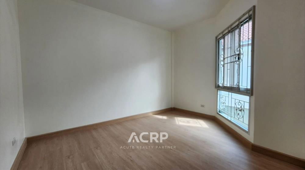 picture 3-story townhome for sale, newly renovated, Supalai Sukhumvit-Srinakarin, in good condition - 11/19