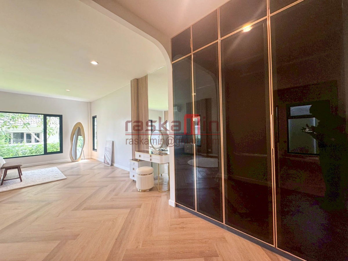 picture House for Sale with Spacious Living Area - 38/49