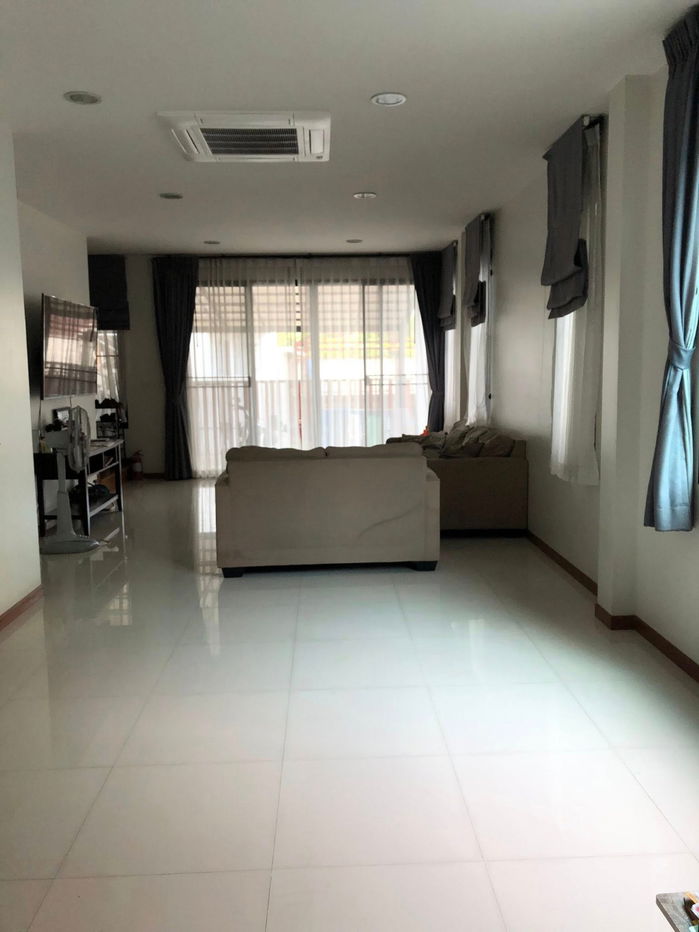 picture Urgent sale, corner townhouse, Punnawitthi 31, Sukhumvit 101 - 2/4