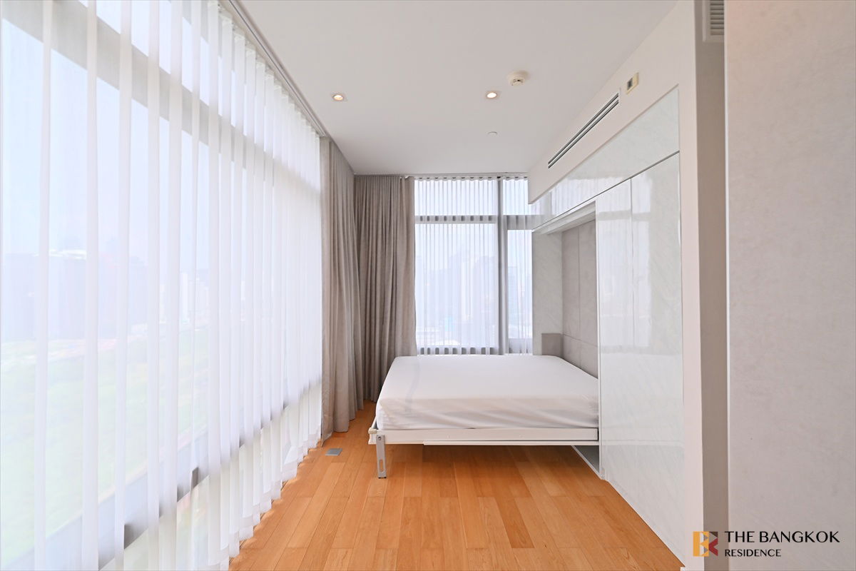 picture Circle Living Prototype 🌟 Stylish Unit with Triple Panoramic View 🏙️ Near MRT Phetchaburi - 11/17