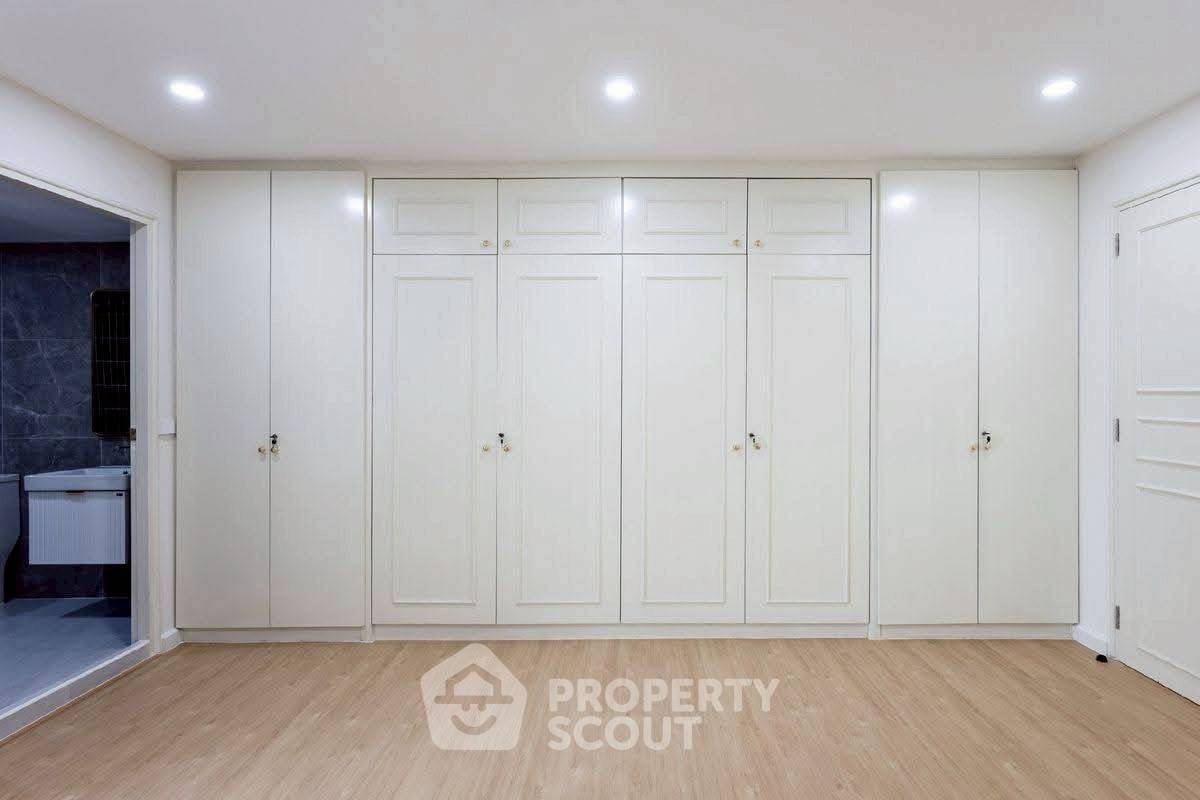 picture 3-BR Condo at Prestige Towers Condominium near MRT Sukhumvit (ID 2065052) - 7/12