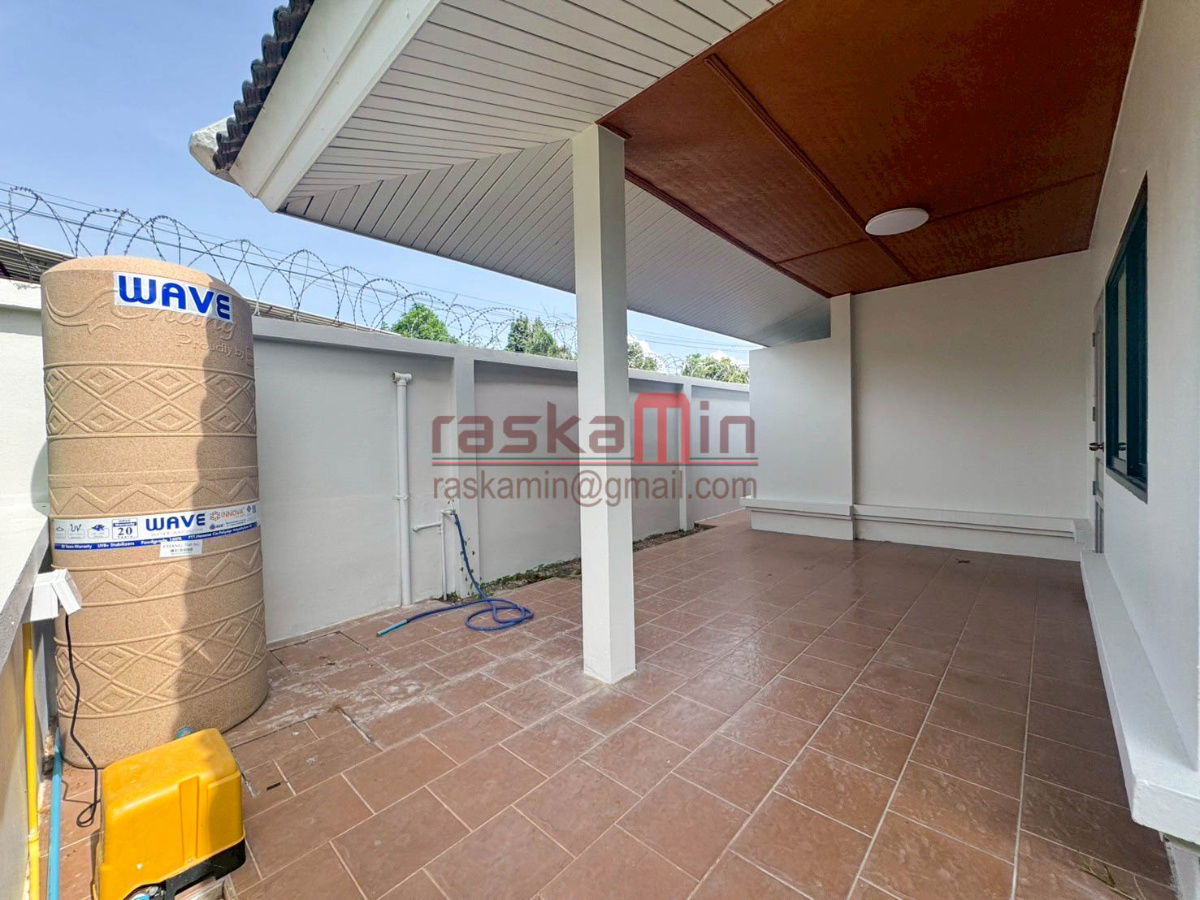 picture House for Sale with Spacious Living Area - 11/49
