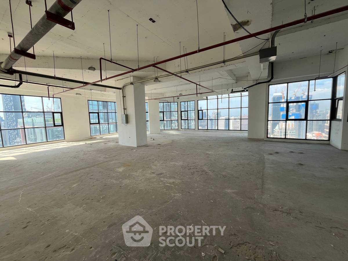 picture 4-BR Condo at Sathorn Gardens near MRT Si Lom (ID 2244568) - 1/24